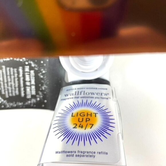 Bath & Body Works Magical Holiday Gingerbread House Wallflower Nightlight - Picture 5 of 7